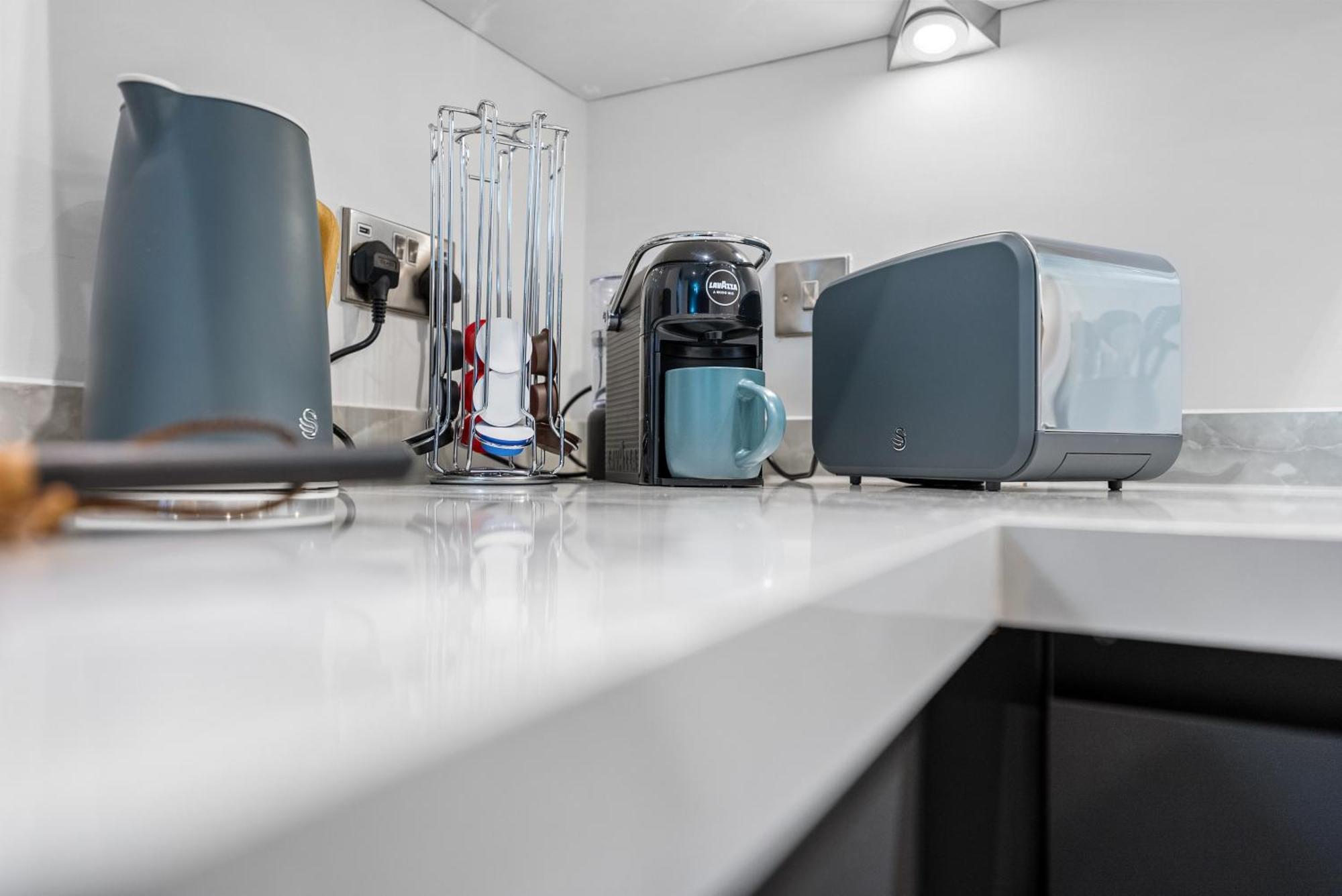 1 Bedroom Chic, City Centre, Cosy & Stunning Apartment In Southampton, Sleeps 4, Summer Special Offer - By Blue Puffin Stays Екстер'єр фото